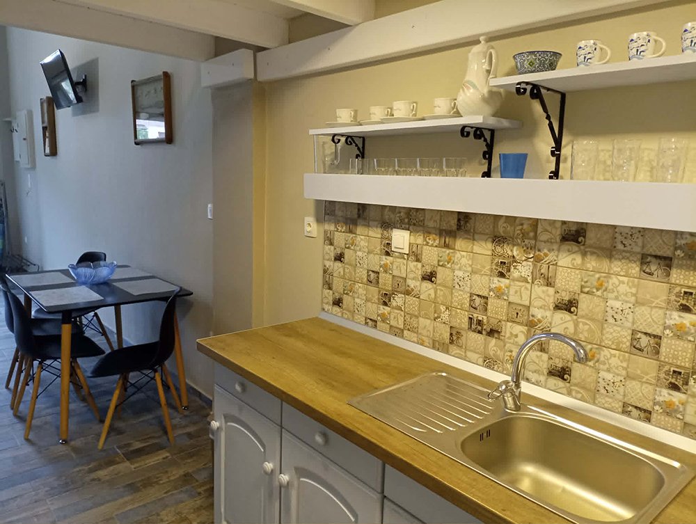 xristos studio for rent sykia