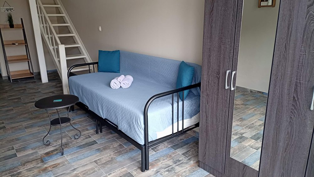xristos studio for rent sykia