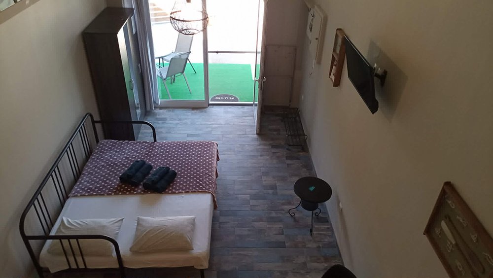 xristos studio for rent sykia